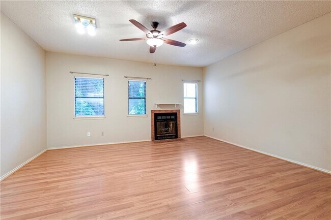 Foto del edificio - 706 W 22nd St