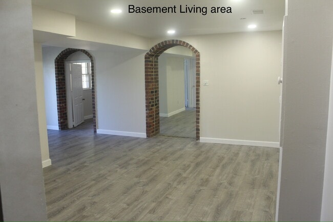 Building Photo - 750 Hickory Ct