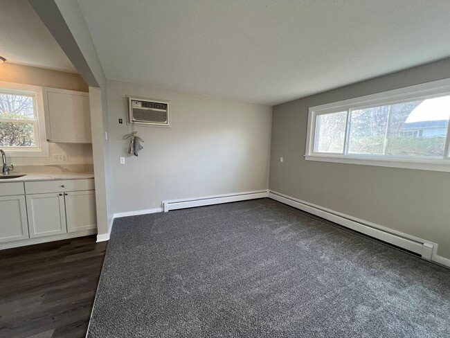 Foto del edificio - Recently Renovated 1-bed, 1-bath Apartment with Garage