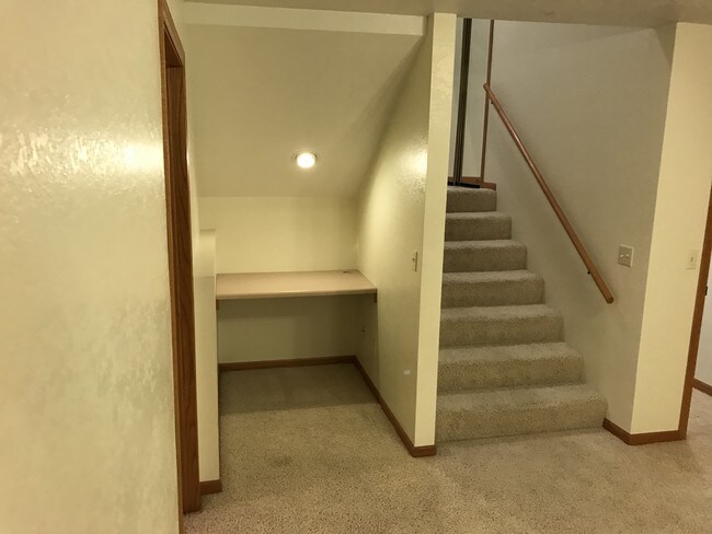 Construido en el sótano recepción - 1800 E Comanche St
