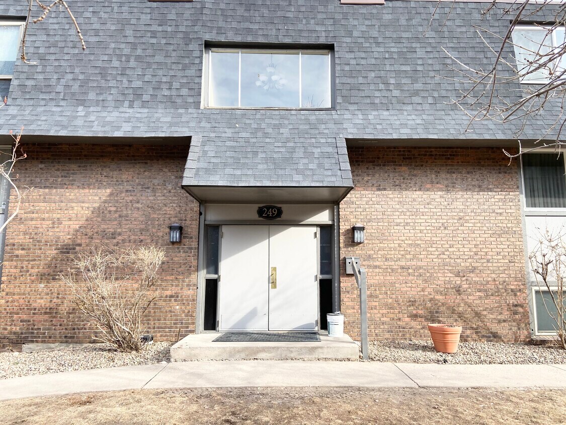 249 E Highline Cir Unit 206, Centennial, CO 80122 Condo for Rent in
