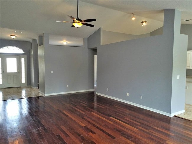 Building Photo - 5 Lema Ln