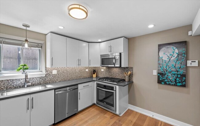 Foto del edificio - 3750 N Bernard St