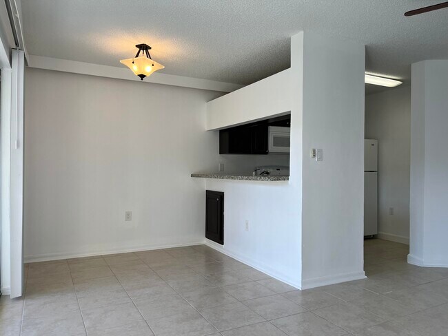 Foto del edificio - 18106 Glenmoor Dr