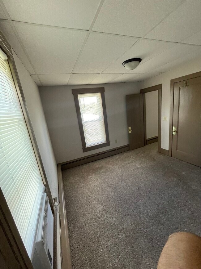 Building Photo - 320 E Van Emmon St