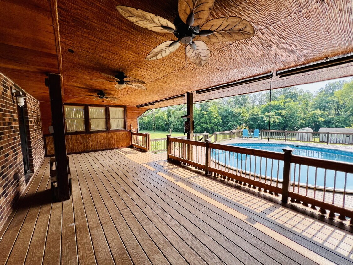 Foto principal - Charming 3-Bed, 2-Bath Home with back yard...