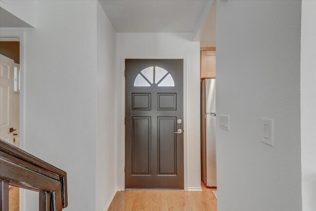 Foto del edificio - 2191 Canyon Dr