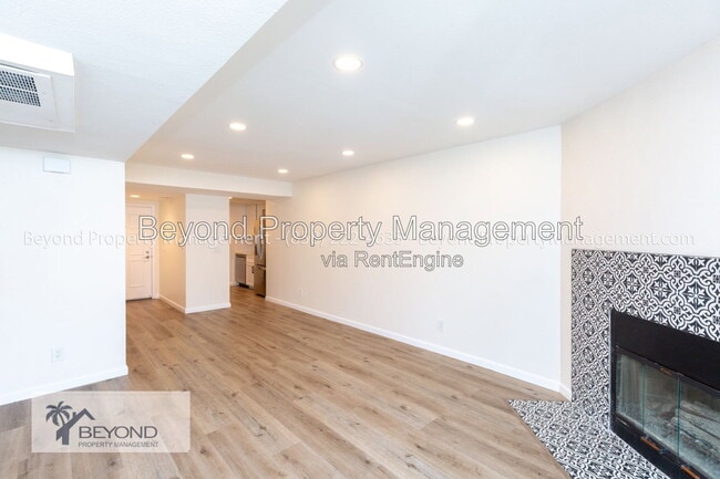 Building Photo - 4452 Mentone St