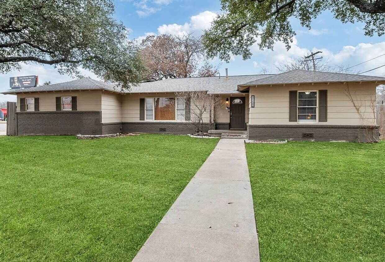 Primary Photo - Spacious 4-Bedroom Home with Detached Work...