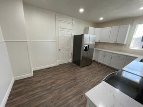 Building Photo - 114 S 2250 W St