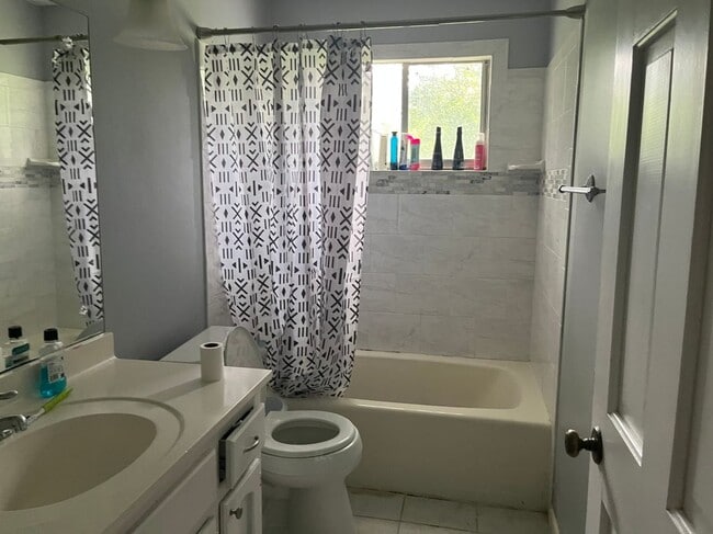 Building Photo - 1159 Aurora Ct