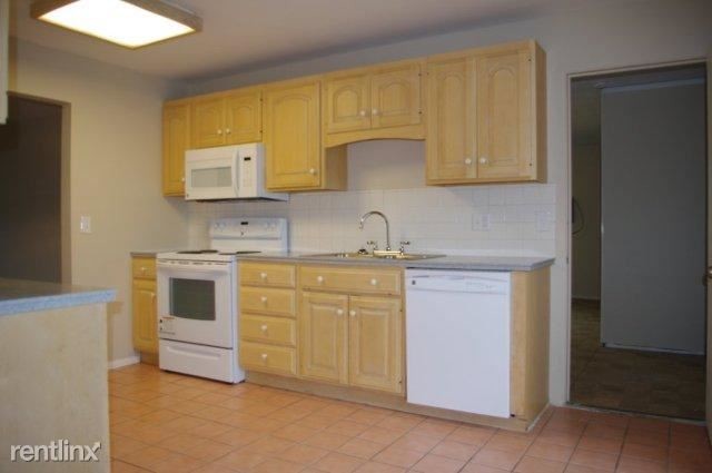 Building Photo - 3 br, 2 bath House - 1620 Green Hill Dr