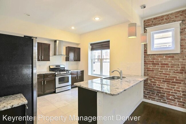 Building Photo - 3 br, 2.5 bath House - 225 E Cedar Ave