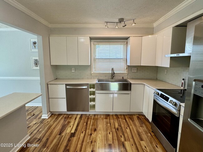 Building Photo - 9218 Axminster Dr