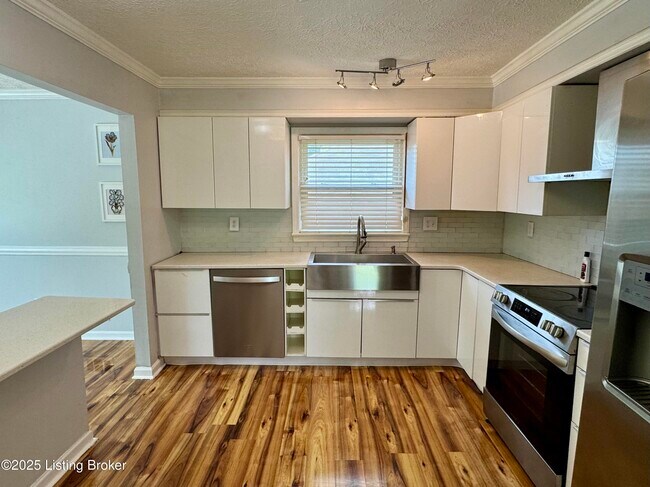 Foto del edificio - 9218 Axminster Dr