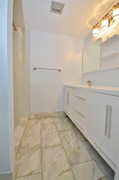 Foto del edificio - 6800 Cypress Rd
