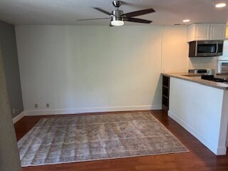 Foto del edificio - 305 W 1st St