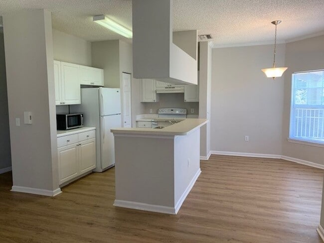 Foto del edificio - 2/2, 2nd floor unit in gated, Sanford community