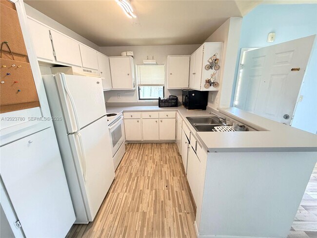 Foto del edificio - 3968 NW 87th Ave