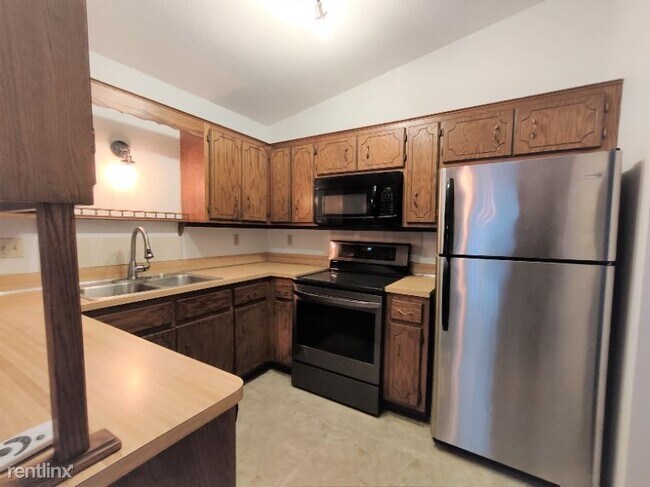 Building Photo - 3 br, 2 bath Townhome - 4301 Evergreen Dr