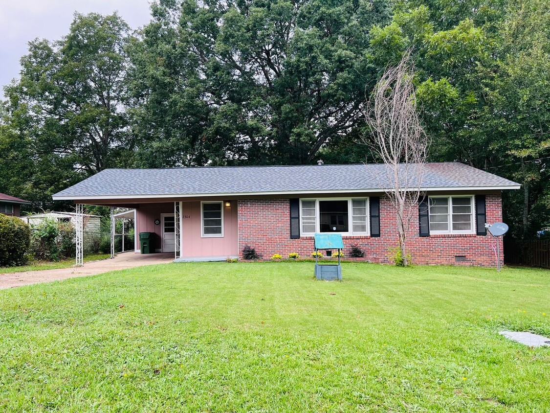 Foto principal - Spacious 3 Bedroom, 1 Bath Home in Opelika