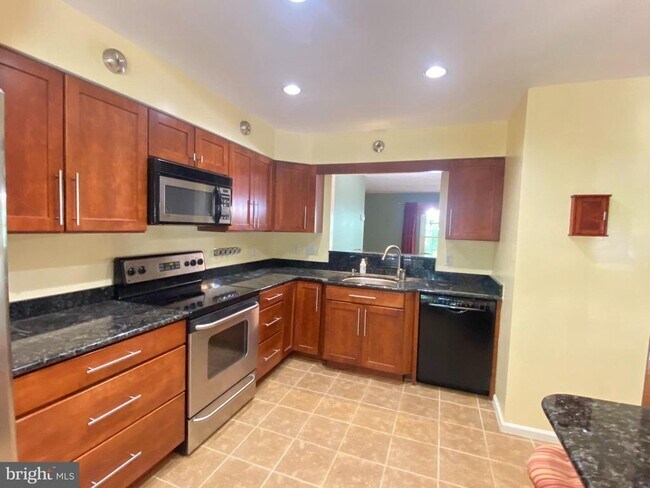 Building Photo - 2766 Stone Hollow Dr