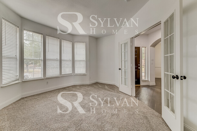 Building Photo - Your dream home awaits!