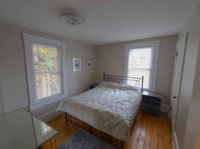 Queen Bedroom - 156 Barre St