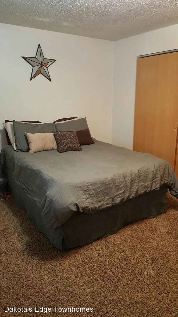 Foto del edificio - 3 br, 1 bath Apartment - 902  8th Ave. S.