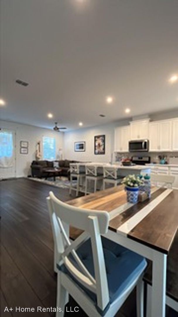 Foto del edificio - 3 br, 2.5 bath House - 2129 Celebration Blvd.