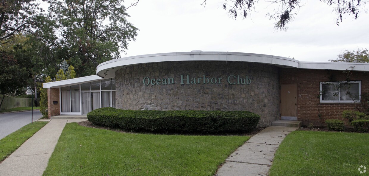 Ocean Harbor Club Apartments 4 Rose St Oceanside, NY