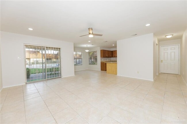 Building Photo - 500 E El Rancho Ave