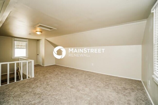 Foto del edificio - 3 Bedroom Pet-Friendly Home in Columbus, OH with Main Street Renewal