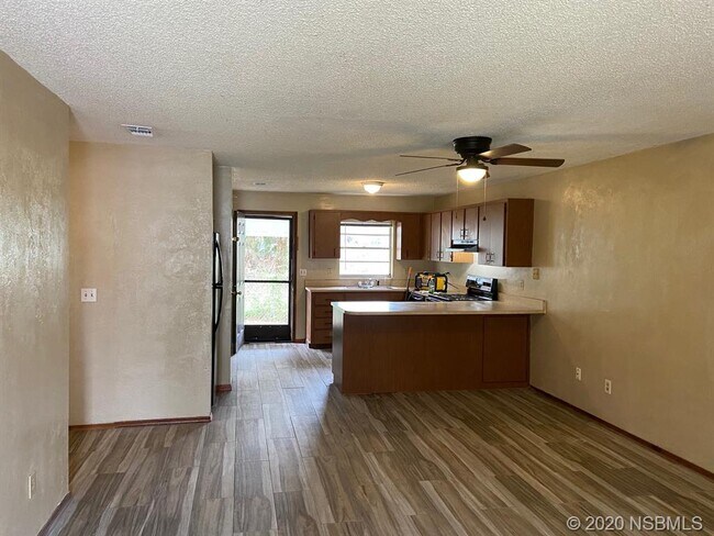Building Photo - 2316 Fern Palm Dr