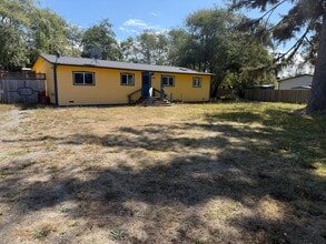 Building Photo - 1761 Fischer Ave