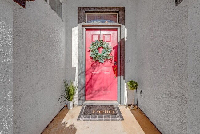 Foto del edificio - Cozy 3-Bed Sanctuary with 2 Full Baths in Sacramento’s Serene Prairie Dunes