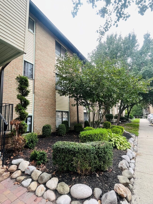 Hillcrest Oaks 105 Blackwood Clementon Rd Lindenwold, NJ Apartments