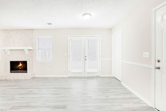 Building Photo - 40 Hidden Ridge Dr