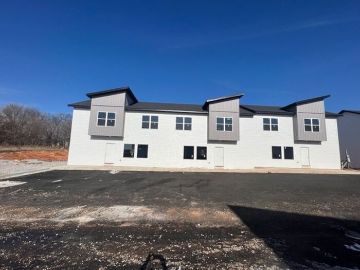 Foto principal - BRAND NEW TOWN HOMES in Clever, Mo!!!! 2 b...