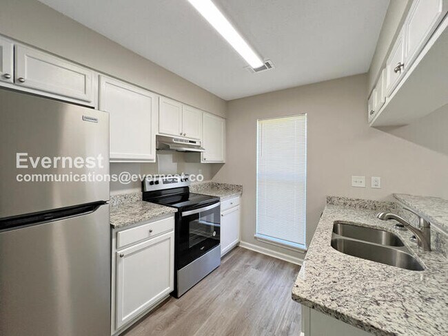 Building Photo - 886 Acorn Cove