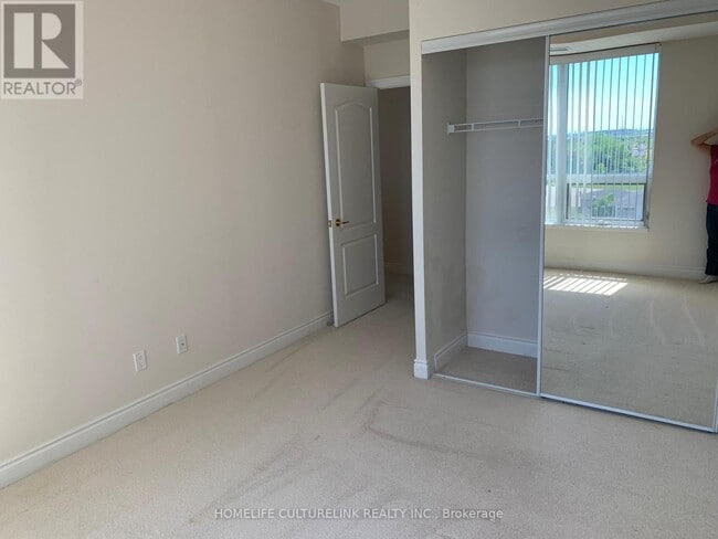 Building Photo - 11211 Yonge St