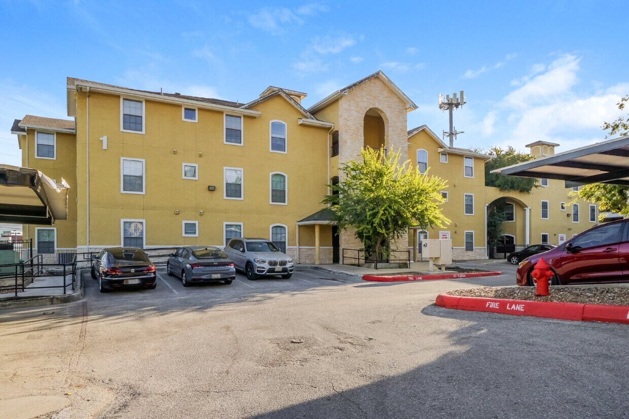 7323 Snowden Rd Unit 1303, San Antonio, TX 78240 Room for Rent in San