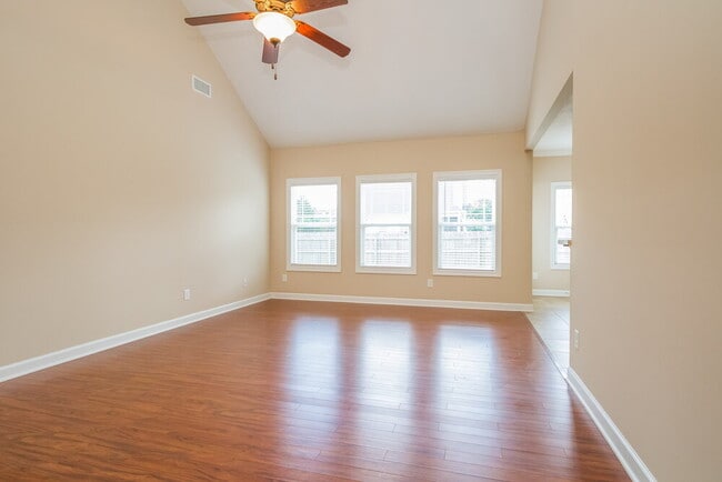 Building Photo - 4337 Scottish Dr
