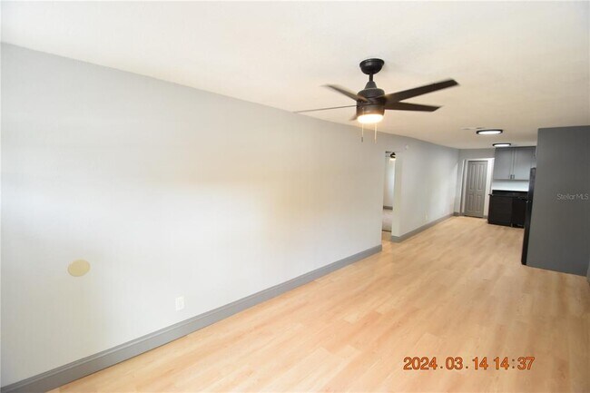Foto del edificio - 8303 N 17th St