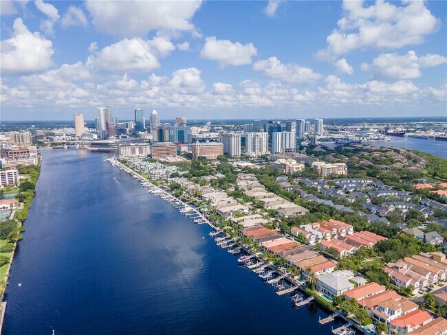 Foto del edificio - 1007 Bay Harbour Pl