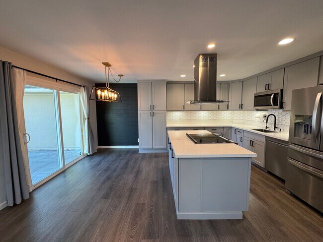 Foto del edificio - Beautiful Modern 3BD/2BA Home with AC & Pr...