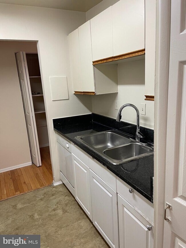 Building Photo - 7096 Spring Garden Dr