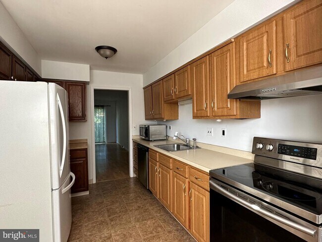 Foto del edificio - 4904 Blossom Ln