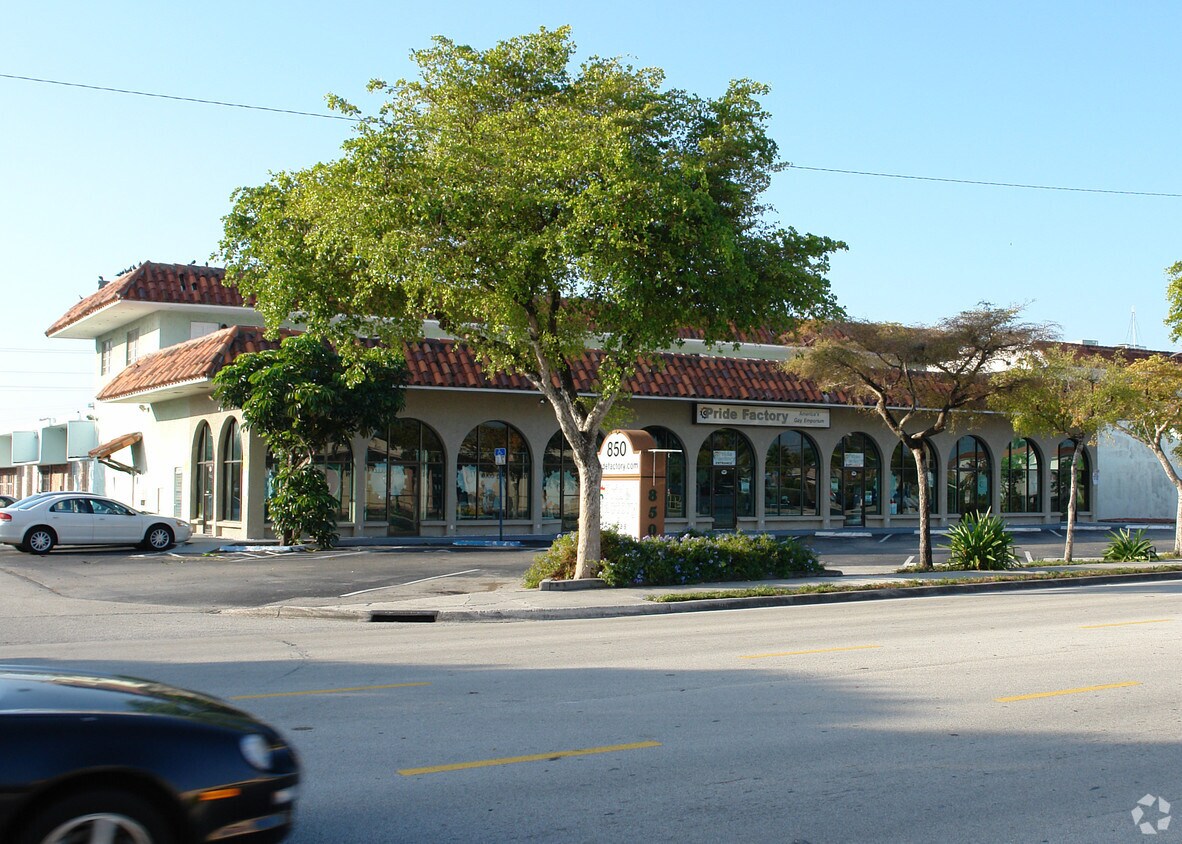 Foto del edificio - 850 NE 13th St