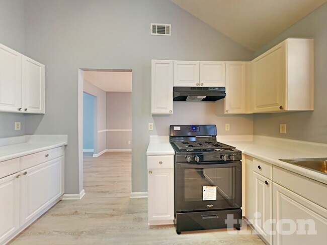 Foto del edificio - 1100 Village Oaks